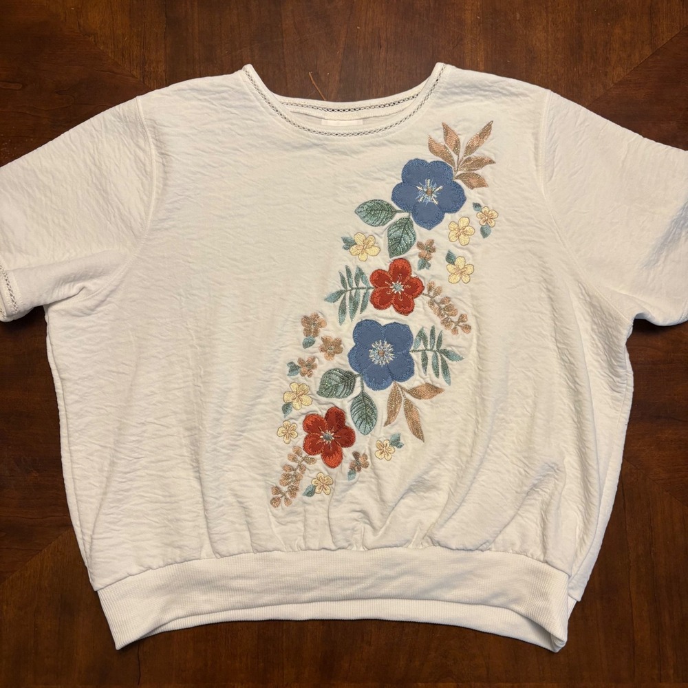 BonWorth Floral Embroidered Top Women L Petite White Short Sleeve Textured Knit